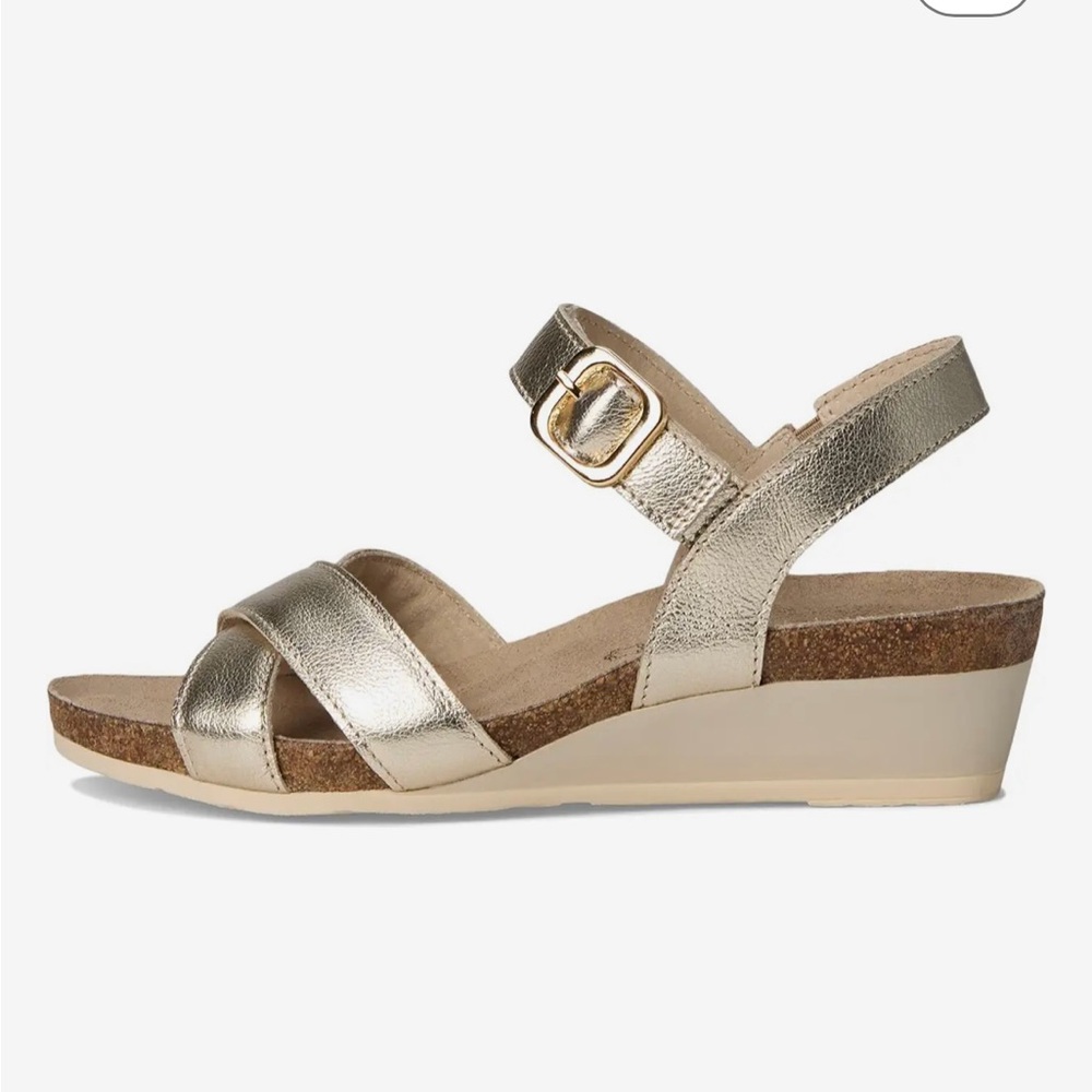 ❌SOLD❌NIB Naot Throne Gold Strappy Sandals - Picture 2 of 10
